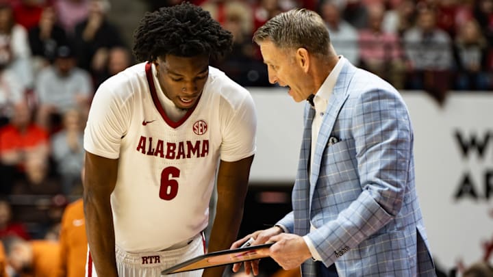 Alabama head coach Nate Oats coaches forward London Jemison during the second half of the game against Texas on Jan. 10, 2025.