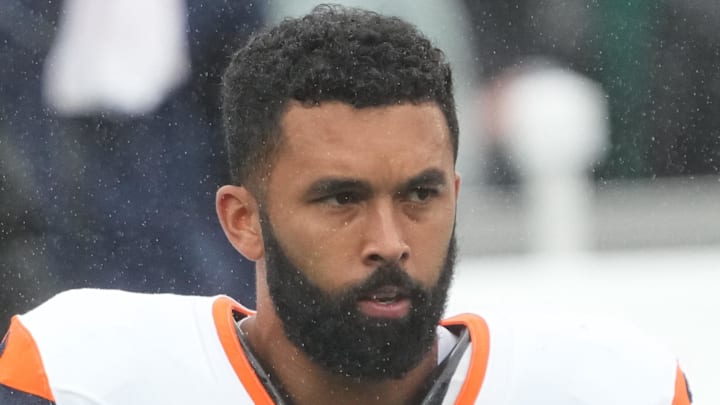 Sep 29, 2024; East Rutherford, New Jersey, USA;  Denver Broncos linebacker Justin Strnad (40)  at MetLife Stadium. Mandatory Credit: Robert Deutsch-Imagn Images