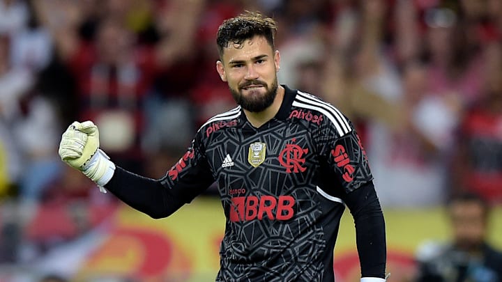 Matheus Cunha tende a ser o mais experiente do "time de garotos" do Fla