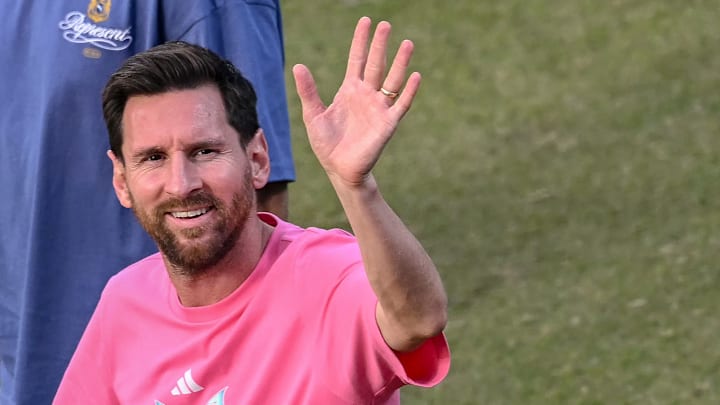 TOPSHOT-FBL-INDIA-MESSI