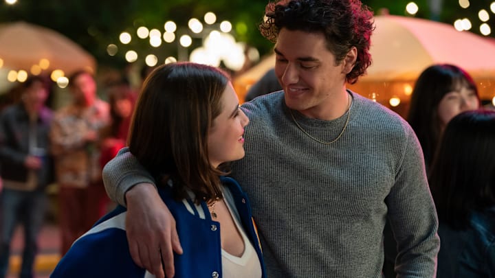 Ella Bright as Hannah Wells and Belmont Cameli as Garrett Graham in Off Campus 