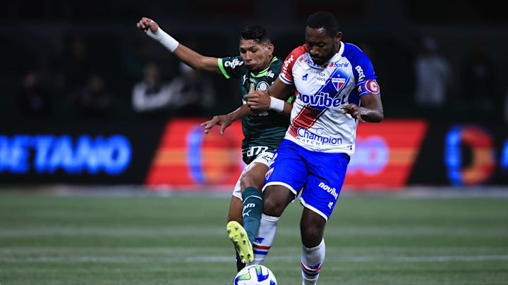 Fortaleza reclamou de pênalti marcado aos 7' do primeiro tempo