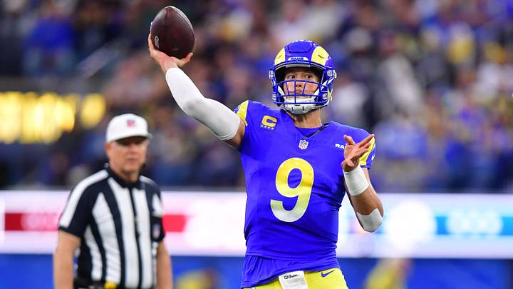 Matthew Stafford signed a one-year extension with the Rams.