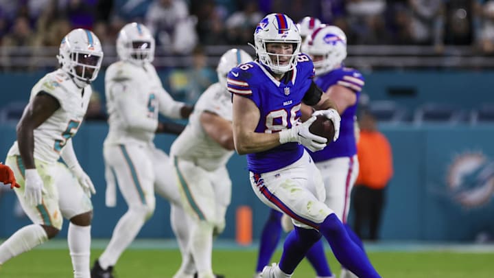 Jan 7, 2024; Miami Gardens, Florida, USA; Buffalo Bills tight end Dalton Kincaid (86) runs with the football against the Miami Dolphins during the third quarter at Hard Rock Stadium. 