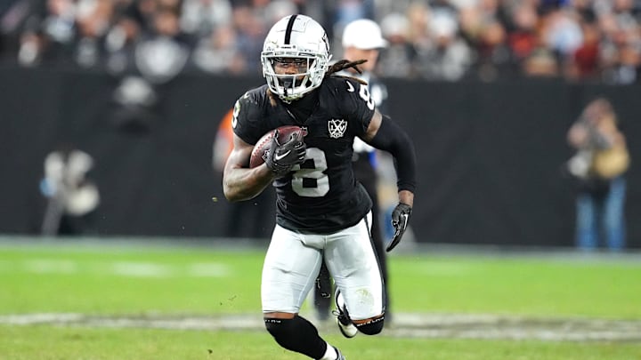 Dec 22, 2024; Paradise, Nevada, USA; Las Vegas Raiders running back Ameer Abdullah (8) gains yardage against the Jacksonville Jaguars during the fourth quarter at Allegiant Stadium. Dec 22, 2024; Paradise, Nevada, USA; Las Vegas Raiders running back Ameer Abdullah (8) gains yardage against the Jacksonville Jaguars during the fourth quarter at Allegiant Stadium.