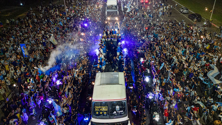 ARGENTINA-FBL-WC-2022-ARRIVAL-FANS