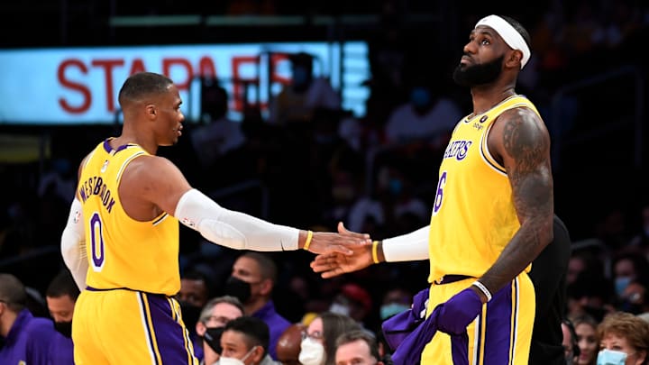 James está satisfecho con la química que tienen en la plantilla de Lakers