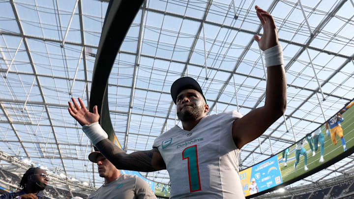 Tua Tagovailoa sumó 466 yardas aéreas ante los Chargers 