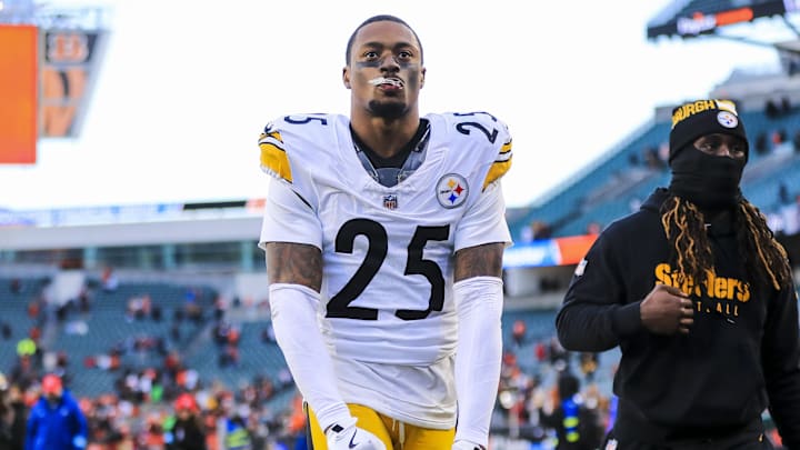 Dec 1, 2024; Cincinnati, Ohio, USA; Pittsburgh Steelers safety DeShon Elliott (25) runs off the field after the victory over the Cincinnati Bengals at Paycor Stadium. Mandatory Credit: Katie Stratman-Imagn Images
