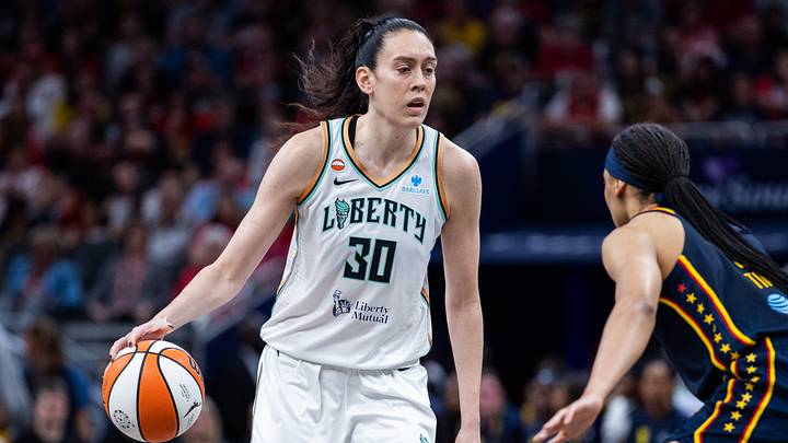 Jul 18, 2026; Indianapolis, Indiana, USA; New York Liberty forward Breanna Stewart (30) dribbles the ball while Indiana Fever forward Makayla Timpson (21) defends in the second half at Gainbridge Fieldhouse. Mandatory Credit: Trevor Ruszkowski-Imagn Images Jul 18, 2026; Indianapolis, Indiana, USA; New York Liberty forward Breanna Stewart (30) dribbles the ball while Indiana Fever forward Makayla Timpson (21) defends in the second half at Gainbridge Fieldhouse. Mandatory Credit: Trevor Ruszkowski-Imagn Images