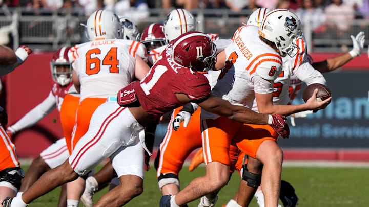 Nov 16, 2024; Tuscaloosa, AL, USA; Alabama Crimson Tide linebacker Jihaad Campbell (11) sacks Mercer quarterback Whitt Newbauer (8) at Bryant-Denny Stadium. Nov 16, 2024; Tuscaloosa, AL, USA; Alabama Crimson Tide linebacker Jihaad Campbell (11) sacks Mercer quarterback Whitt Newbauer (8) at Bryant-Denny Stadium.