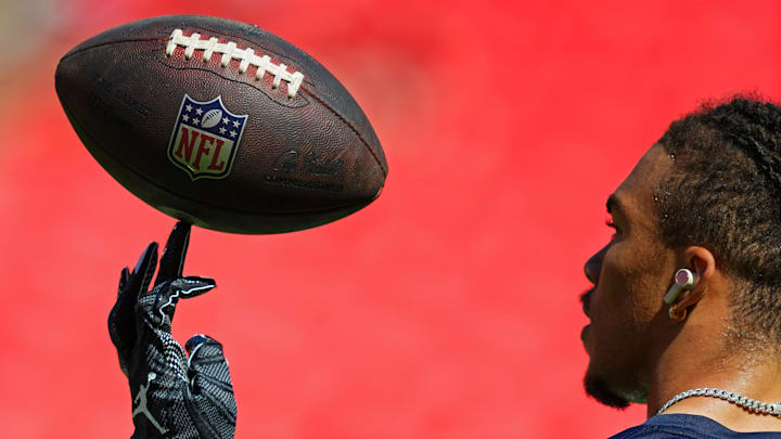 Sep 24, 2023; Kansas City, Missouri, USA; Chicago Bears wide receiver Chase Claypool (10) spins a