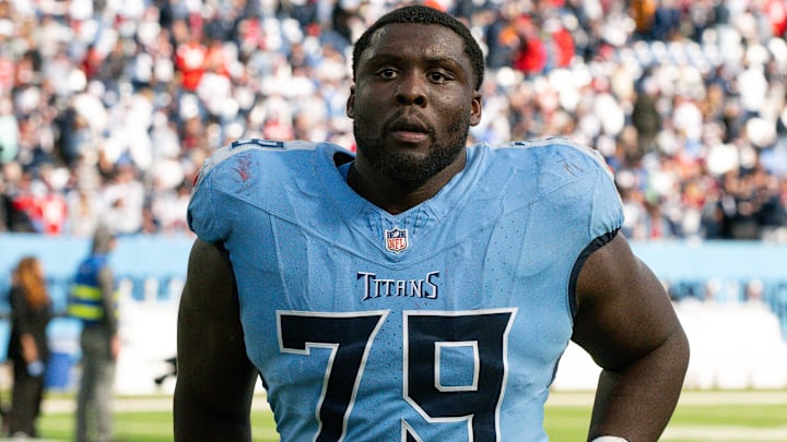 Tennessee Titans center Lloyd Cushenberry III (79)