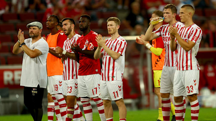 Steffen Baumgart mit seinem Team nach dem Spiel Steffen Baumgart mit seinem Team nach dem Spiel