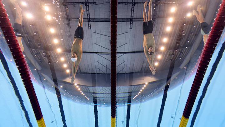 Léon Marchand y Shaine Casas durante la final de los 200 metros combinados. Léon Marchand y Shaine Casas durante la final de los 200 metros combinados.