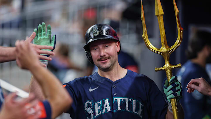 Sep 6, 2025; Cumberland, Georgia, USA; Seattle Mariners catcher Cal Raleigh (29) celebrates a home run hit against the Atlanta Braves during the ninth inning at Truist Park. Mandatory Credit: Jordan Godfree-Imagn Images Sep 6, 2025; Cumberland, Georgia, USA; Seattle Mariners catcher Cal Raleigh (29) celebrates a home run hit against the Atlanta Braves during the ninth inning at Truist Park. Mandatory Credit: Jordan Godfree-Imagn Images
