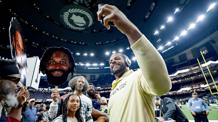 Dec 21, 2025; New Orleans, Louisiana, USA; New Orleans Saints defensive end Cameron Jordan, center, greets family and friends who greeted him with pictures of Jordan over his career before a game against the New York Jets at Caesars Superdome. Mandatory Credit: Matthew Hinton-Imagn Images Dec 21, 2025; New Orleans, Louisiana, USA; New Orleans Saints defensive end Cameron Jordan, center, greets family and friends who greeted him with pictures of Jordan over his career before a game against the New York Jets at Caesars Superdome. Mandatory Credit: Matthew Hinton-Imagn Images
