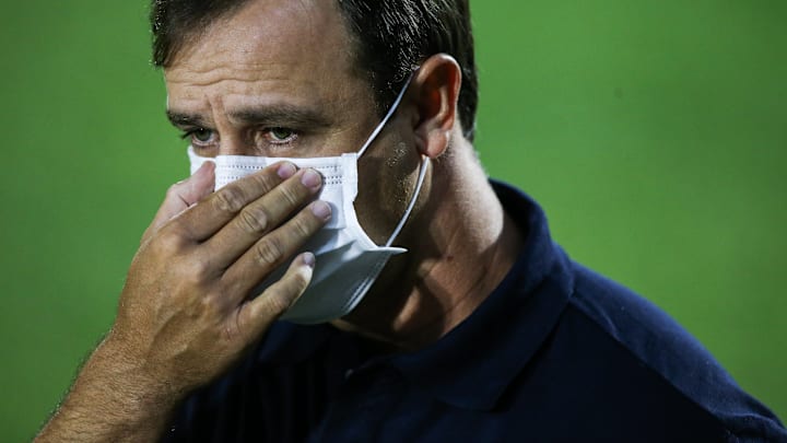 Chapecoense suspende atividades presenciais após detectar 24 casos de Covid-19.  