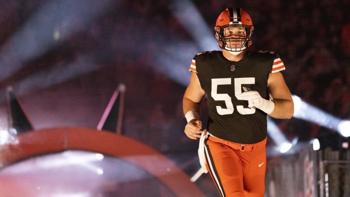 Oct 31, 2022; Cleveland, Ohio, USA; Cleveland Browns center Ethan Pocic (55) runs onto the field for player introductions before the game against the Cincinnati Bengals at FirstEnergy Stadium. Mandatory Credit: Scott Galvin-USA TODAY Sports Oct 31, 2022; Cleveland, Ohio, USA; Cleveland Browns center Ethan Pocic (55) runs onto the field for player introductions before the game against the Cincinnati Bengals at FirstEnergy Stadium. Mandatory Credit: Scott Galvin-USA TODAY Sports
