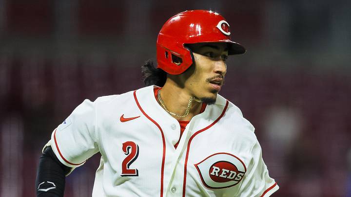 Cincinnati Reds second baseman Edwin Arroyo (2) runs to first Cincinnati Reds second baseman Edwin Arroyo (2) runs to first