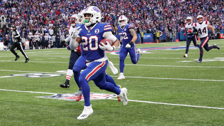 The Bills' Nyheim Hines returns this kickoff 101 yards for a touchdown against the Patriots. This was his second kickoff return for a touchdown in a 35-23 Buffalo win.

Ag3i6708