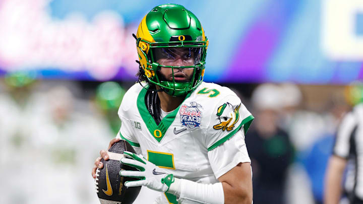 Oregon quarterback Dante Moore