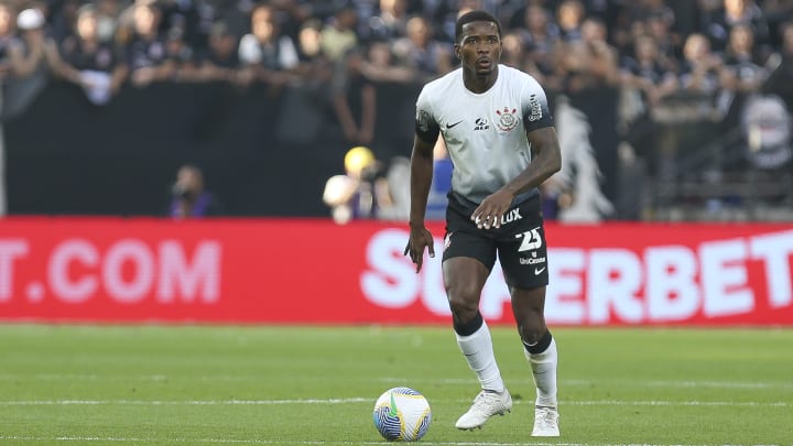 Cacá é zagueiro titular do Timão