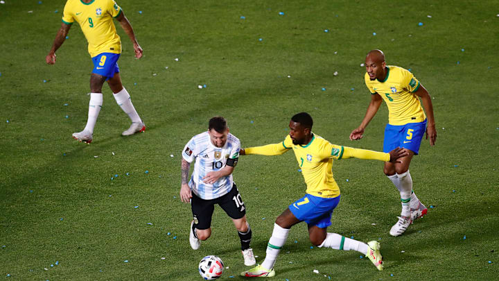 Messi contra Brasil. Messi contra Brasil.