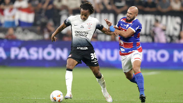 Peruano fica no clube, agora, até o fim de 2026