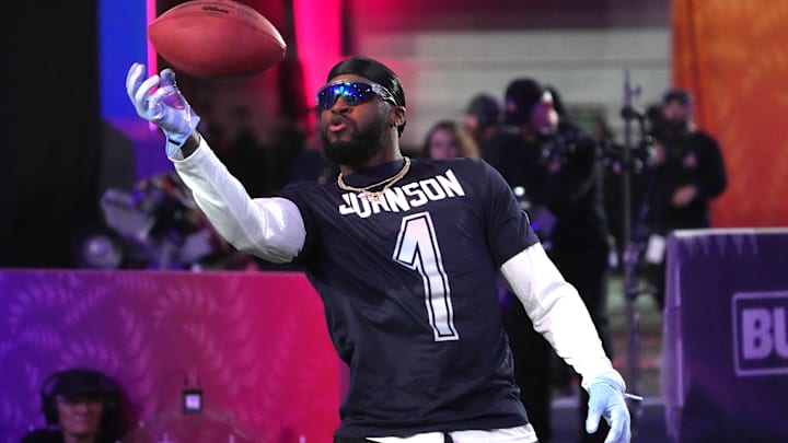 Two-time Pro Bowl cornerback Jaylon Johnson sees real change taking over the Bears, including at the QB position. Two-time Pro Bowl cornerback Jaylon Johnson sees real change taking over the Bears, including at the QB position.