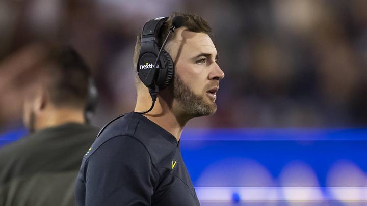 Oct 8, 2022; Tucson, Arizona, USA; Oregon Ducks tight ends coach Drew Mehringer against the Arizona Wildcats at Arizona Stadium. Mandatory Credit: Mark J. Rebilas-Imagn Images Oct 8, 2022; Tucson, Arizona, USA; Oregon Ducks tight ends coach Drew Mehringer against the Arizona Wildcats at Arizona Stadium. Mandatory Credit: Mark J. Rebilas-Imagn Images