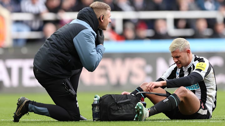 Bruno Guimarães machucou o tornozelo na vitória do Newcastle sobre o Fulham.