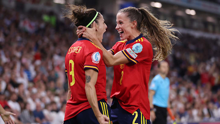 Esther González y Ona Batlle