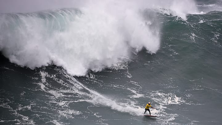 SURFING-WSL-NAZARE-BIG WAVE