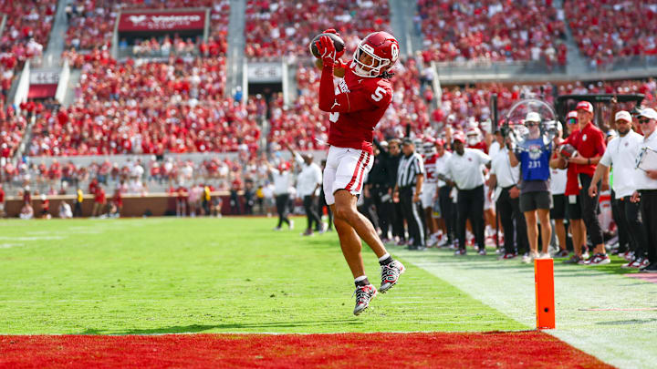 Oklahoma receiver Isaiah Sategna makes a touchdown grab against Auburn.