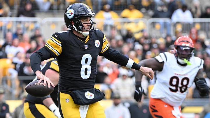Nov 16, 2025; Pittsburgh, Pennsylvania, USA; Pittsburgh Steelers quarterback Aaron Rodgers (8) passes the ball against the Cincinnati Bengals during the first half at Acrisure Stadium. Mandatory Credit: Barry Reeger-Imagn Images Nov 16, 2025; Pittsburgh, Pennsylvania, USA; Pittsburgh Steelers quarterback Aaron Rodgers (8) passes the ball against the Cincinnati Bengals during the first half at Acrisure Stadium. Mandatory Credit: Barry Reeger-Imagn Images