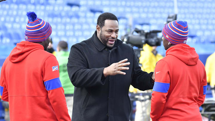 Dec 8, 2019; Orchard Park, NY, USA; NFL Hall of fame member Jerome Bettis (center) talks with Buffalo Bills running back Frank Gore (left) and Buffalo Bills running back Devin Singletary (right) prior to a game against the Baltimore Ravens at New Era Field. Mandatory Credit: Mark Konezny-Imagn Images