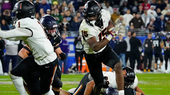 December 1, 2023; Tempe, Ariz.; USA; Desert Edge Deshawn Warner (15) breaks toward the endzone 