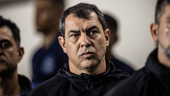 Fábio Carille inicia 2025 no comando do Vasco