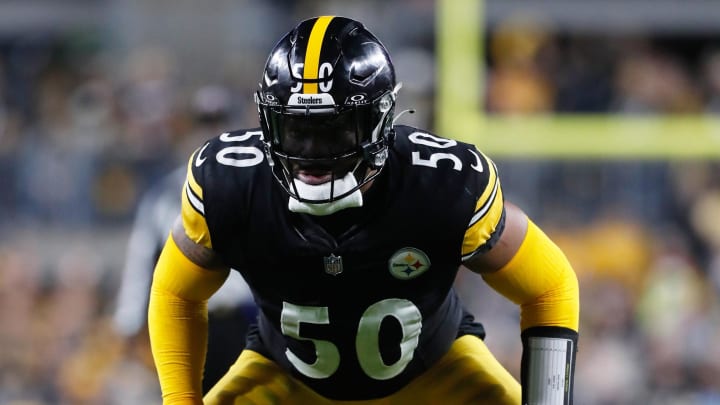 Dec 23, 2023; Pittsburgh, Pennsylvania, USA;  Pittsburgh Steelers linebacker Elandon Roberts (50) looks on at the line of scrimmage against the Cincinnati Bengals during the second quarter at Acrisure Stadium. Mandatory Credit: Charles LeClaire-USA TODAY Sports