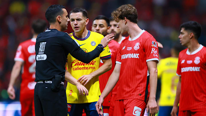 Roberto Ramos platicó con Álvaro Fidalgo y Marcel Ruiz tras la trifulca que se armó