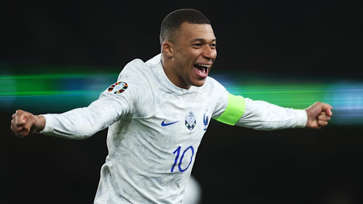 Kylian Mbappé est toujours au PSG.