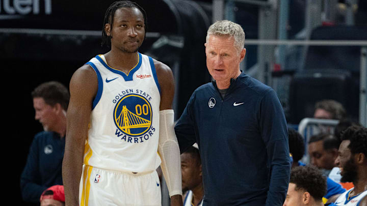 Golden State Warriors head coach Steve Kerr (right) talks to forward Jonathan Kuminga (00) during the third quarter against the San Antonio Spurs at Chase Center.