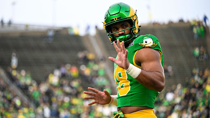 Dec 20, 2025; Eugene, OR, USA; Oregon Ducks tight end Kenyon Sadiq (18) looks on before the game against the James Madison Dukes at Autzen Stadium. Mandatory Credit: Troy Wayrynen-Imagn Images Dec 20, 2025; Eugene, OR, USA; Oregon Ducks tight end Kenyon Sadiq (18) looks on before the game against the James Madison Dukes at Autzen Stadium. Mandatory Credit: Troy Wayrynen-Imagn Images