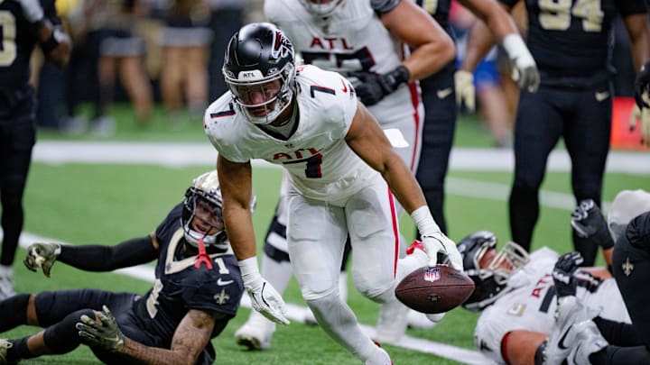 Nov 10, 2024; New Orleans, Louisiana, USA; Atlanta Falcons running back Bijan Robinson (7) breaks past New Orleans Saints cornerback Alontae Taylor (1) for touchdown during the first half at Caesars Superdome. Mandatory Credit: Matthew Hinton-Imagn Images