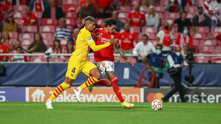 Barcelona e Benfica disputam vaga nas oitavas de final da Champions League. 