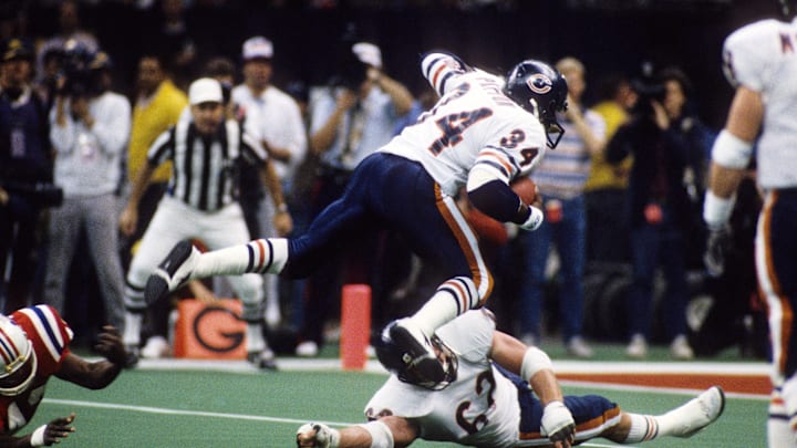 Beloved Chicago Bears running back Walter Payton does Walter Payton things at Super Bowl XX.