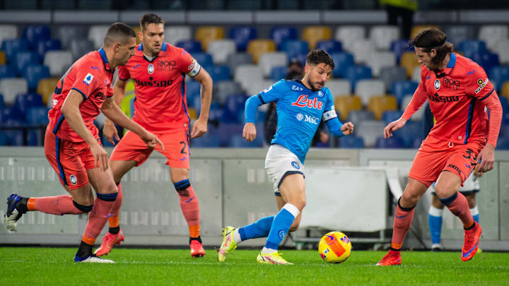 Dries Mertens nella gabbia dell'Atalanta