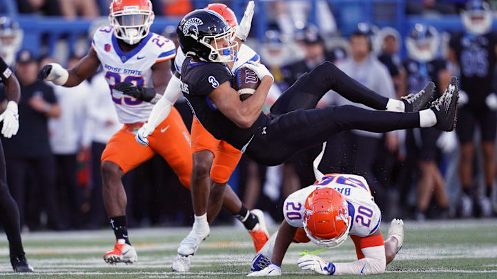 Former Husky cornerback Davon Banks takes out San Jose State wide receiver Nick Nash and later had a 70-yard pick-6 for Boise State.