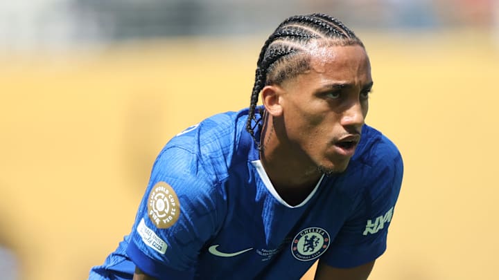 Joao Pedro a été au cœur d'une bagarre générale. Joao Pedro a été au cœur d'une bagarre générale.